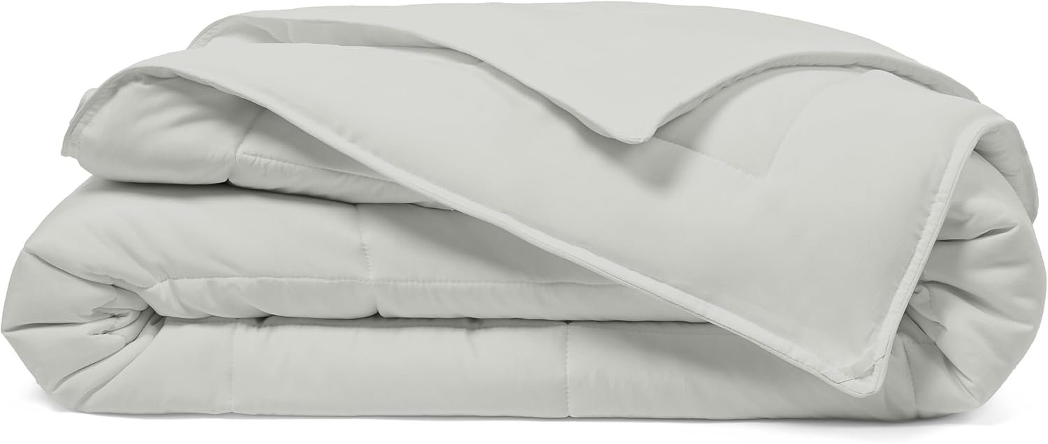 Luxury Down Alternative Comforter - Blend of Rayon Derived from Bamboo - Bedroom Essentials - All Season Use - Box Stitch Construction & Duvet Loops (King/Cal King Silver)